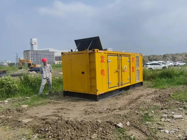 龙江镇200KW柴油发电机机组每小时的油耗量受哪些因素影响？